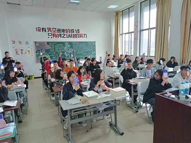 清镇市：“三网”发力筑牢反诈“防火墙”(图2)