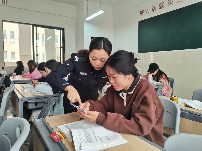 清镇市：“三网”发力筑牢反诈“防火墙”(图4)