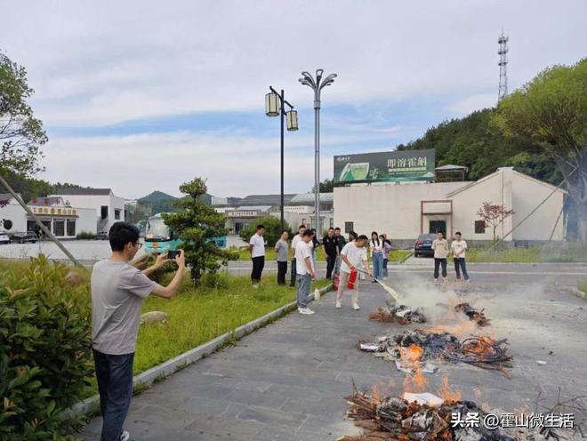 石斛小镇景区开展消防安全演练：守好“防火墙”防患于未“燃”(图2)
