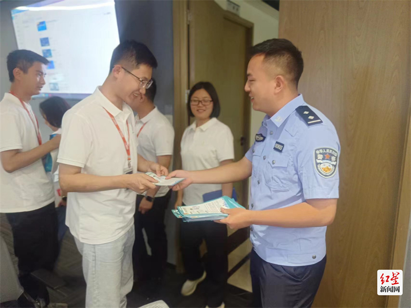 送法进企业！成都双流公安全力筑牢预防经济犯罪“防火墙”(图2)