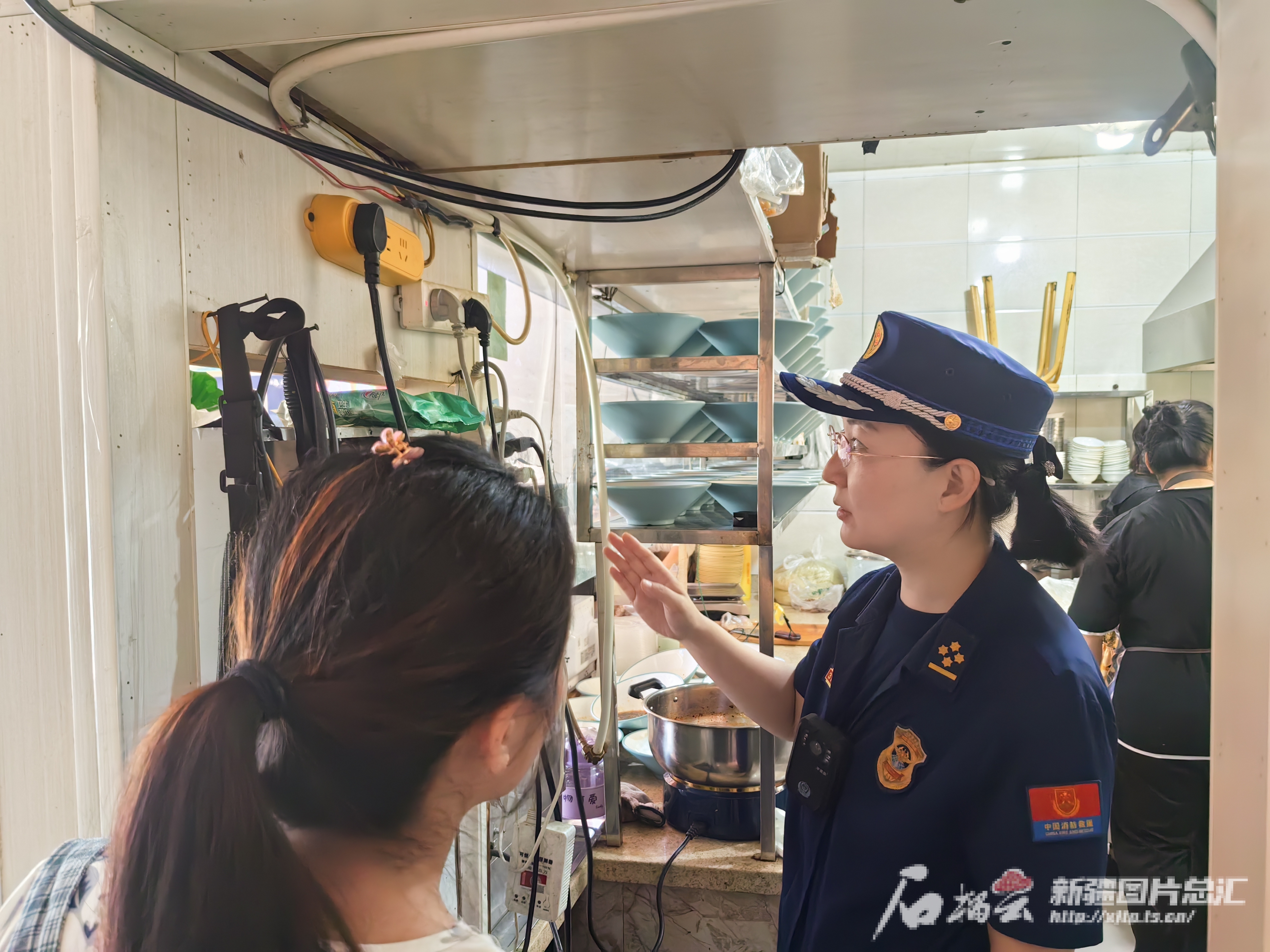 新疆消防：筑牢节日消防安全“防火墙”(图1)