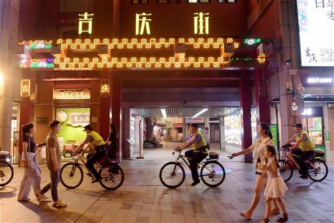 守护江岸平安筑牢夏夜“防火墙”(图1)