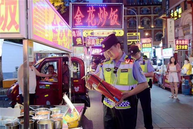 守护江岸平安筑牢夏夜“防火墙”(图2)
