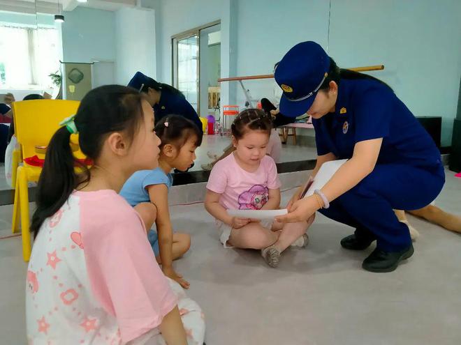 【防风险保安全守底线】暑期“送”安全筑牢培训机构消防“防火墙”(图1)