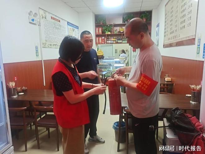 中牟县青年路街道建设路社区：采用“白+黑”工作模式精心构筑夏季消防安全“防火墙”(图2)