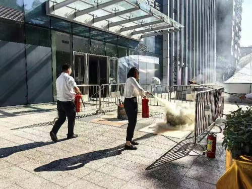 人人讲安全筑牢防火墙——同方全球人寿福建分公司积极参与2024年消防疏散灭火演习(图2)