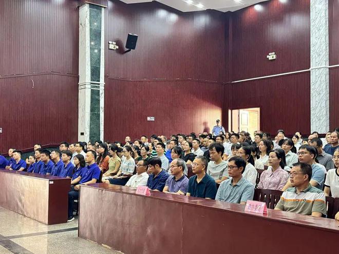 武宣法院：以案为鉴筑牢廉政“防火墙”(图1)
