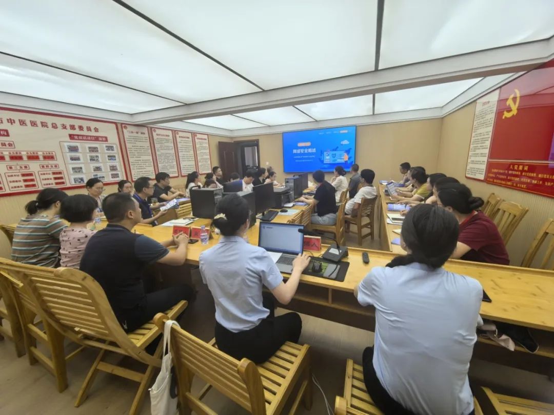 抵御网络风险筑牢网络安全“防火墙”——临湘市司法局、市总工会、市妇联在中医院联合开展2024年国家安全公开课活动(图1)