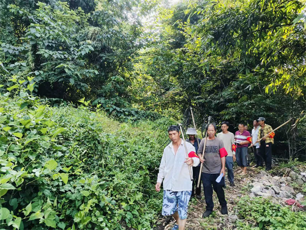 镇宁扁担山镇：多措并举战高温筑牢森林“防火墙”(图1)