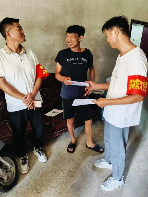 镇宁扁担山镇：多措并举战高温筑牢森林“防火墙”(图2)