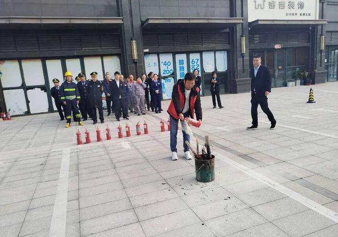 环云社区：消防演练进社区筑牢安全“防火墙”河南基层融媒中心(图2)