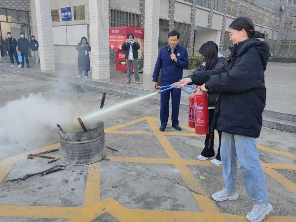 提高消防安全意识筑牢校园防火墙--枣庄科技职业学院建筑工程学院开展消防安全培训(图3)