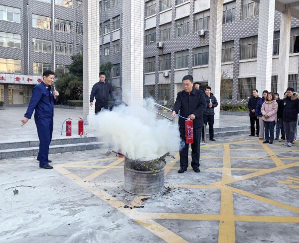 提高消防安全意识筑牢校园防火墙--枣庄科技职业学院建筑工程学院开展消防安全培训(图2)