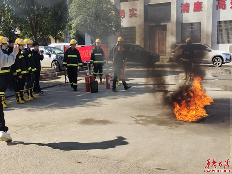 “学”“练”结合筑牢安全“防火墙”——蓬塘乡举行2024年应急实战演练(图2)