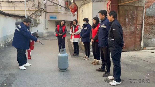 信阳市羊山新区南京路街道办事处开展燃气安全事故应急演练活动筑牢燃气安全“防火墙”(图2)