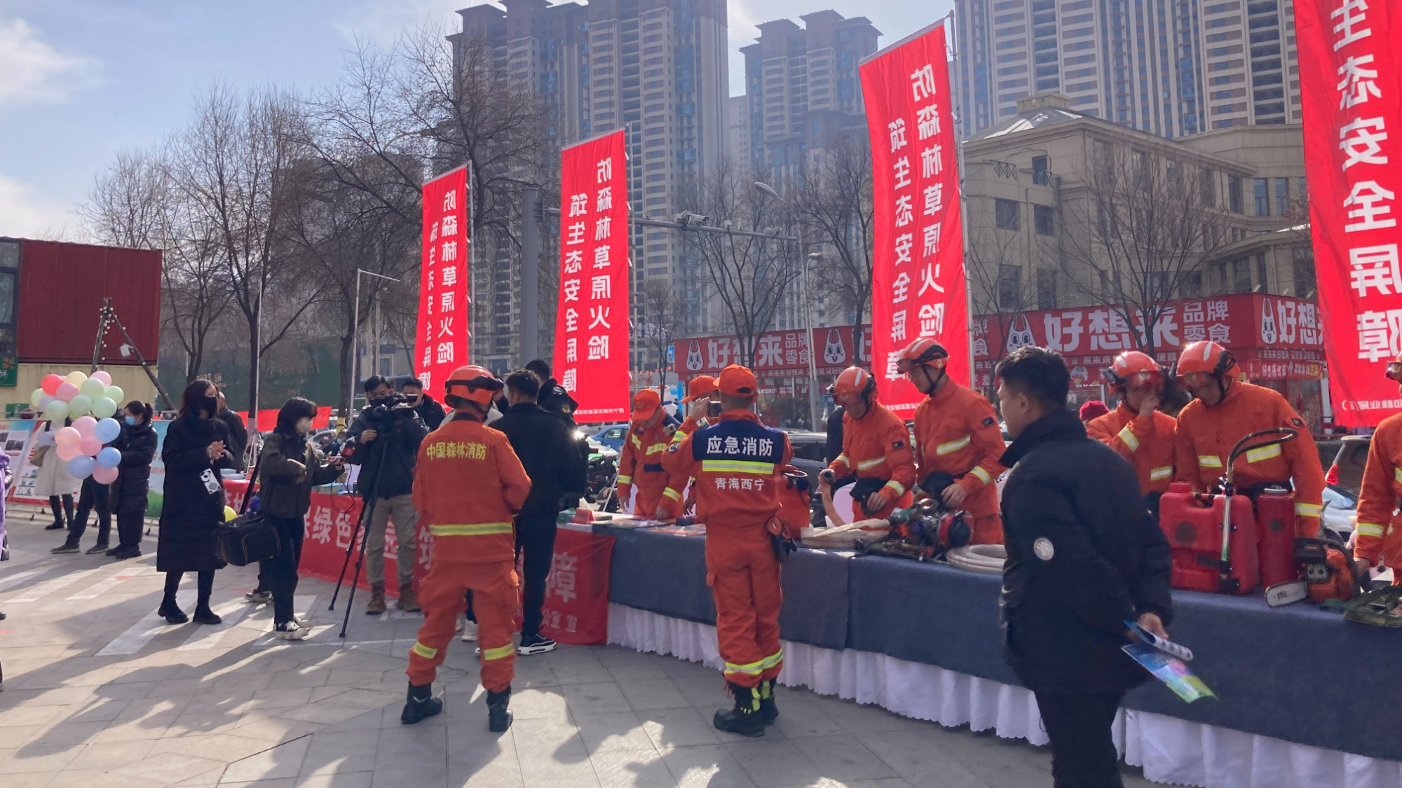 多措并施强意识群力共筑防火墙城东区开展森林草原防火集中宣传活动(图2)
