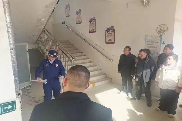 三门峡：护航开学季筑牢校园“防火墙”(图3)