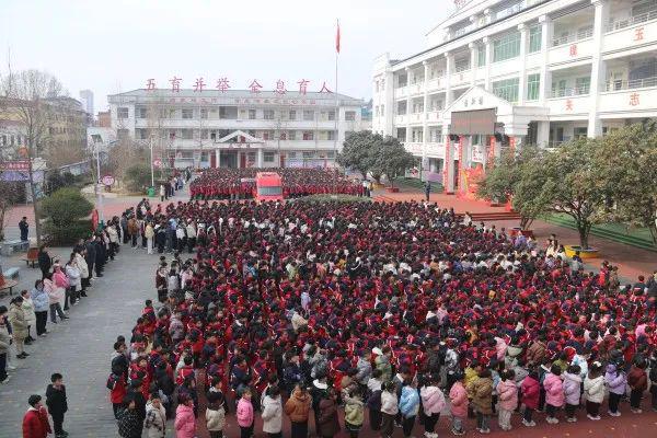 三门峡：护航开学季筑牢校园“防火墙”(图2)