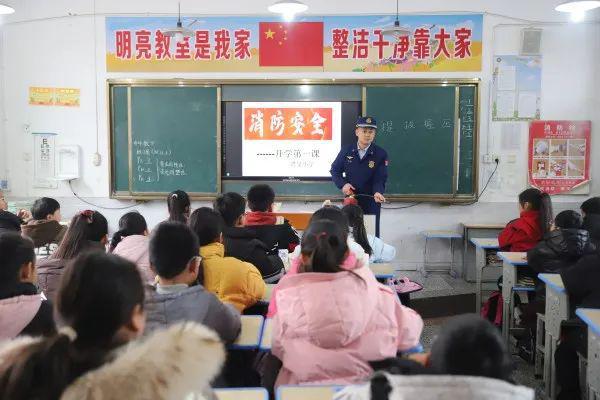 三门峡：护航开学季筑牢校园“防火墙”(图8)