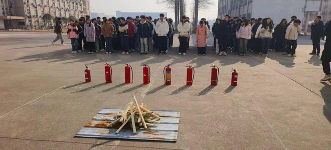 光山县槐店乡：开展消防安全演练筑牢校园防火墙(图2)