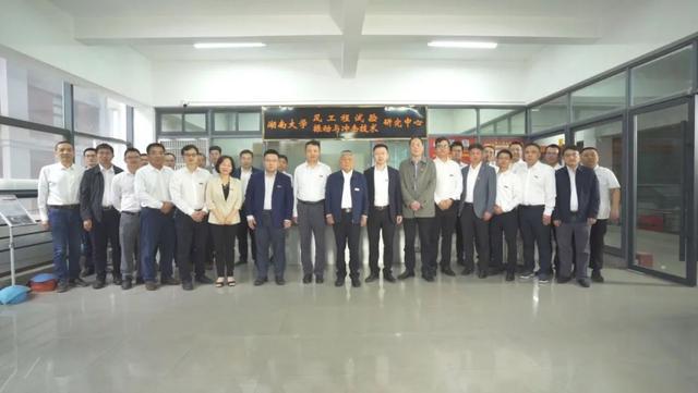 让中国建造“稳”立世界！湖大院士获评“感动湖南”年度人物！(图5)