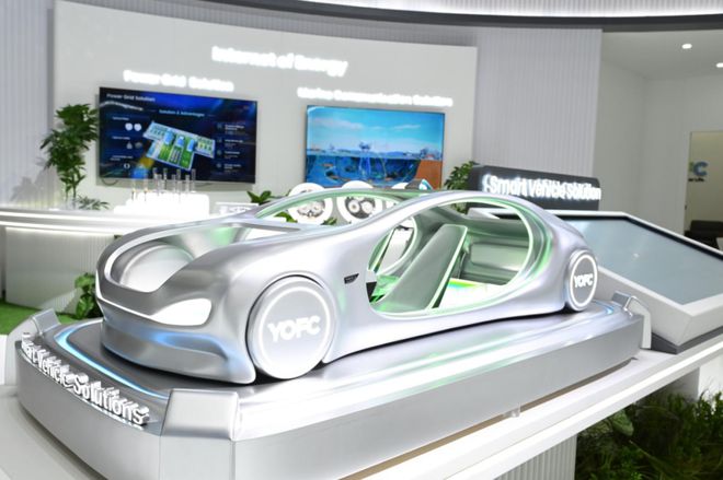 直击巴塞丨光引未来长飞在MWC2025开启AI多元宇宙(图4)