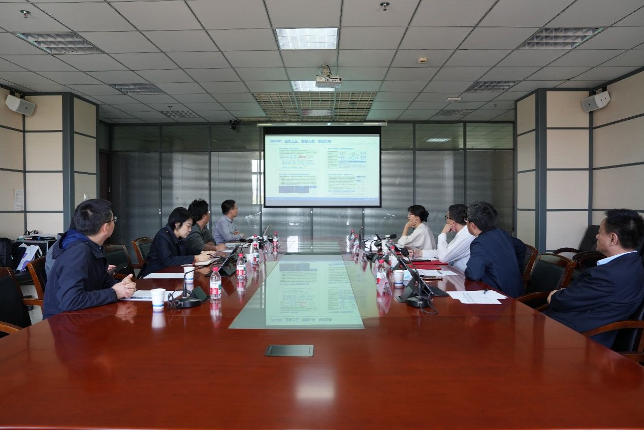 学校组织2025年第一批智慧校园项目建设方案评审(图1)