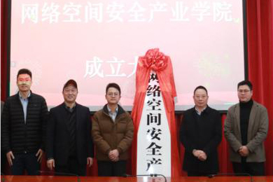 重庆工程学院：产教融合协同创新“毕业即能战上岗即胜任”(图2)
