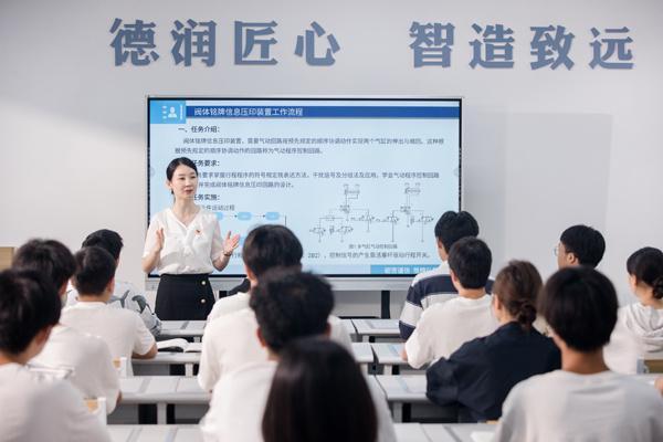 重庆工程职业技术学院：唯实求新笃行数字化转型之路(图7)