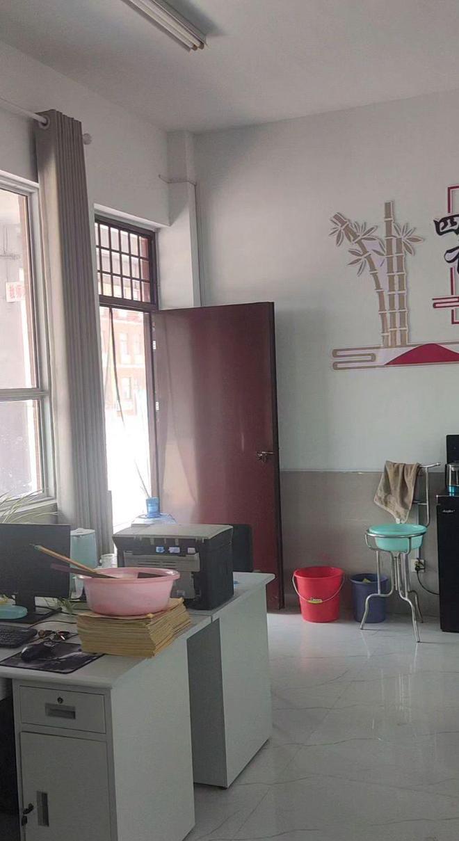 大反转！老师被滋水后续父亲丑恶嘴脸曝光账号被封果然有情况(图4)