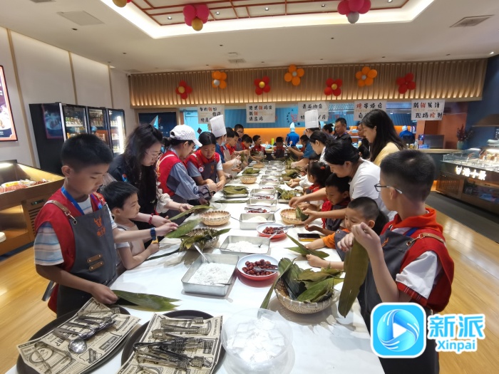 学包粽子品尝美味和牛火锅小记者端午节过美了(图1)