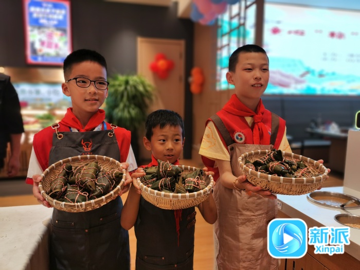 学包粽子品尝美味和牛火锅小记者端午节过美了(图3)