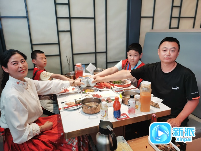 学包粽子品尝美味和牛火锅小记者端午节过美了(图4)