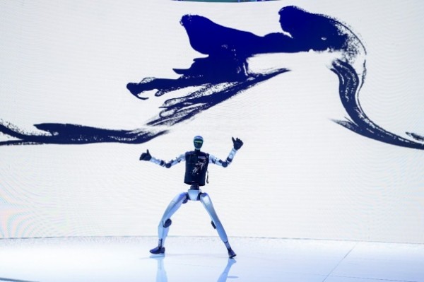 安全筑底色智惠启新程——中国电信精彩亮相2025年国家网络安全宣传周_新华网(图2)