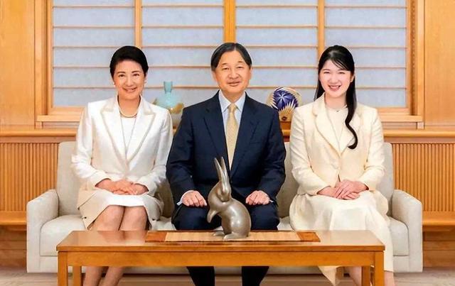 日本世界上唯一没有改朝换代的国家日本人为何不愿推翻天皇？(图2)