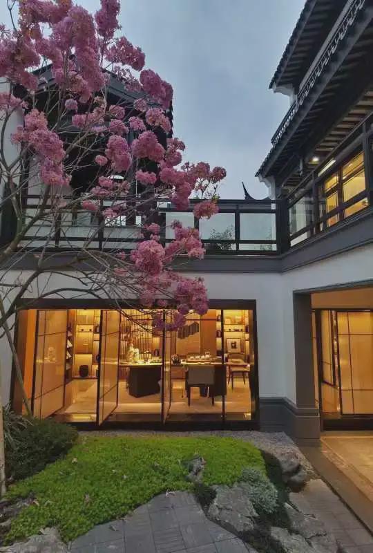 ⚡✧热搜好房｜鸿升春江明月售楼处发布：敬献人居瞩目之作！(图6)