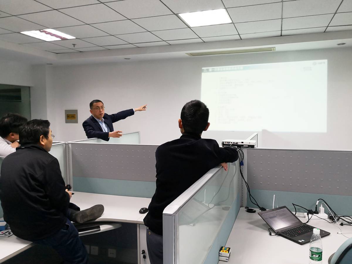 07489敲钟！央国企高端新能源汽车第一股来了(图3)